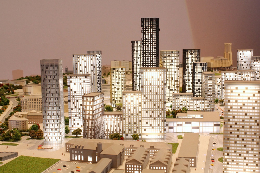 Makieta przedstawiające centrum nowoczesnego miasta z wieżowcami