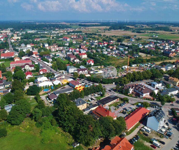 Widok z góry na polskie miasteczko